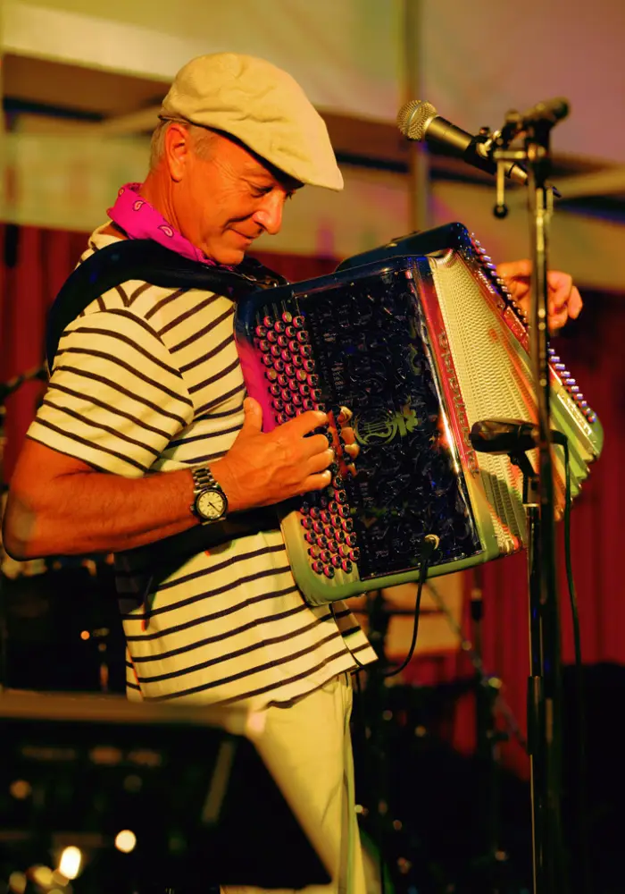 Pascal Avec Accordéon Seul, Concert Guinguette, Pascalpythoud.com,